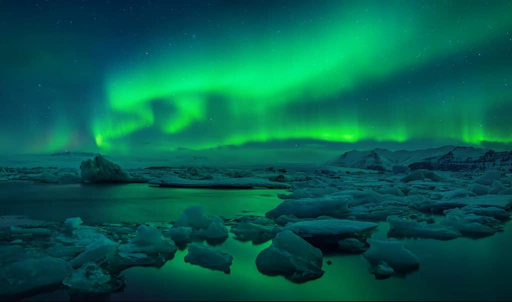 Northern-lights-Iceland-winter-holiday